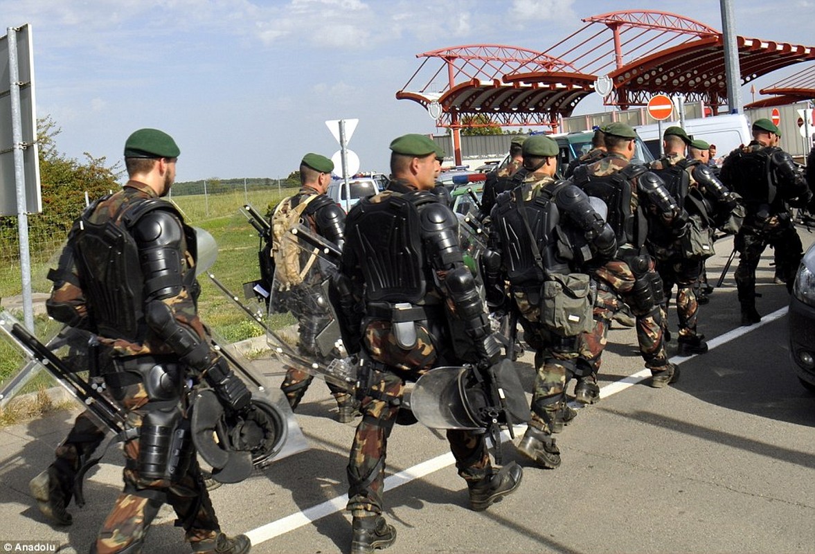 Hungary tai mo cua khau voi Serbia cho nguoi ti nan-Hinh-12